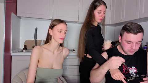 ihavepaws33 @ chaturbate on 20251013