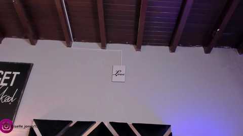 giselle_joness1 @ chaturbate on 20251014