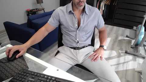 latino23bom @ chaturbate on 20251015