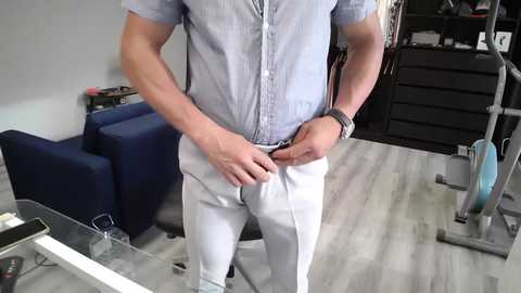 latino23bom @ chaturbate on 20251015