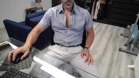 latino23bom @ chaturbate on 20251015