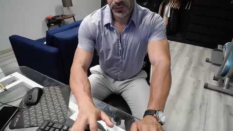 latino23bom @ chaturbate on 20251015