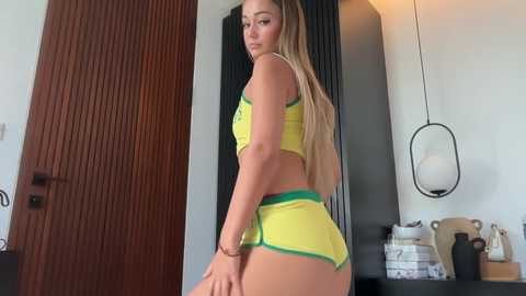 luvlivvyy @ chaturbate on 20251015