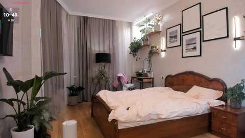 nicoleluuv @ chaturbate on 20251015