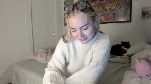 ariah_is_blonde @ chaturbate on 20251016