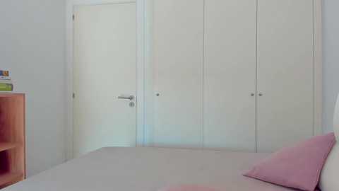 abrilhelena8 @ chaturbate on 20251017