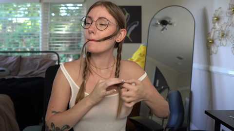 emma_ruby @ chaturbate on 20251017