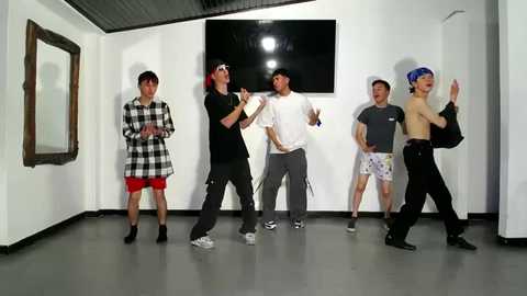 gnecos @ chaturbate on 20251017