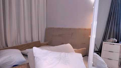 entya @ chaturbate on 20251018