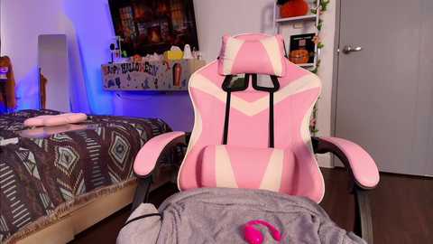 juicyshow @ chaturbate on 20251018