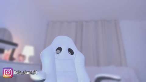 bella_adams_ @ chaturbate on 20251019