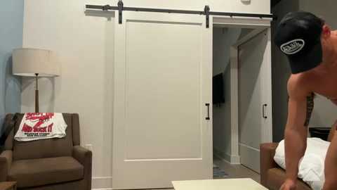 damnimhandsome25 @ chaturbate on 20251019