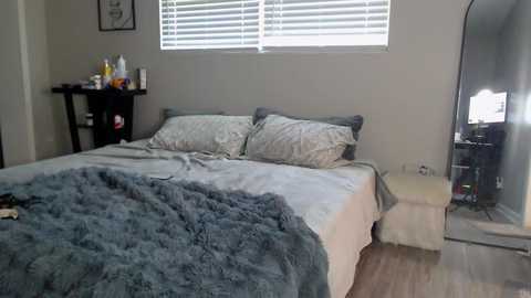 zoeemonroe @ chaturbate on 20251019