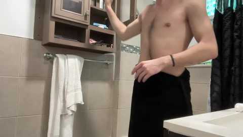 lucca250 @ chaturbate on 20251020