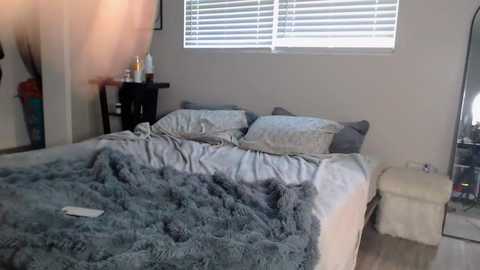 zoeemonroe @ chaturbate on 20251020