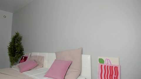 paradi_se @ chaturbate on 20251021