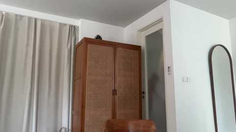 parisbabyxox @ chaturbate on 20251021