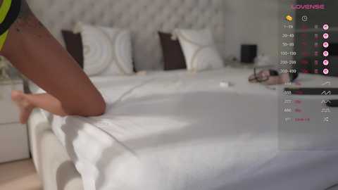 kissing33 @ chaturbate on 20251022