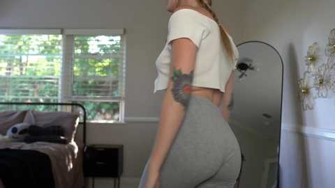 emma_ruby @ chaturbate on 20251023