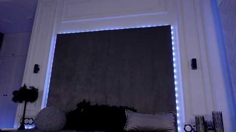 miladenver @ chaturbate on 20251024