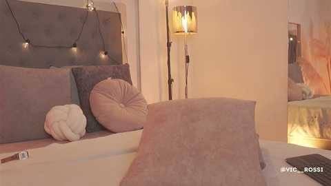 victoria__rossi @ chaturbate on 20251025