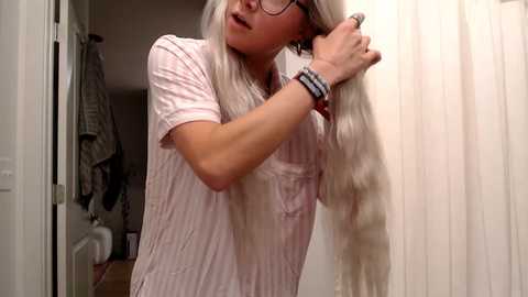 lilyyymonroee @ chaturbate on 20251026