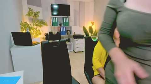 bluediamondsdreams @ chaturbate on 20251028