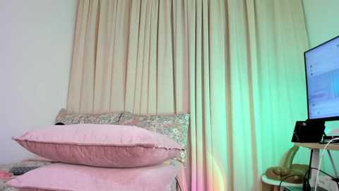kitty__sophie @ chaturbate on 20251028