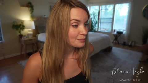 phoenix_taylor @ chaturbate on 20251028