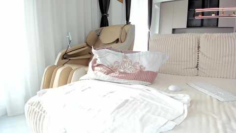 saradiamond01 @ chaturbate on 20251028