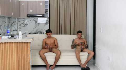 petites_perles @ chaturbate on 20251030