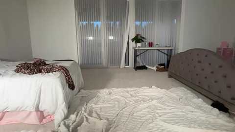 kendallmonroee @ chaturbate on 20251031