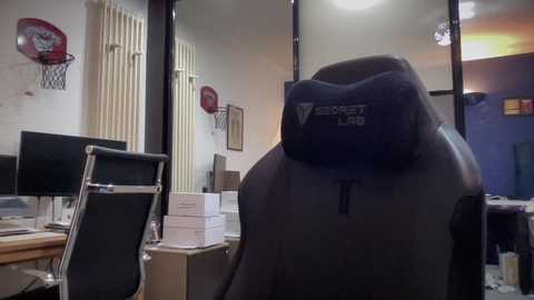 eatmypie69 @ chaturbate on 20251105