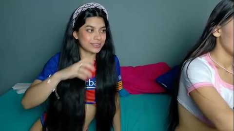 petitestrawberry18 @ chaturbate on 20251106