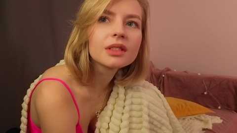 gwenkevwitch @ chaturbate on 20251109