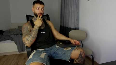 masculineguy69 @ chaturbate on 20251110