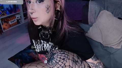 aciddroll @ chaturbate on 20251111