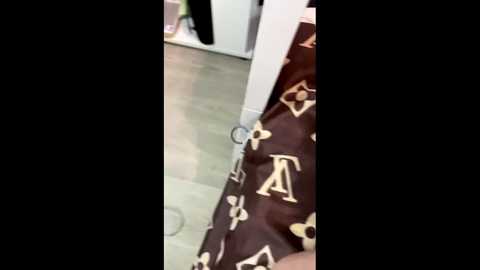 emiliacouple @ chaturbate on 20251111