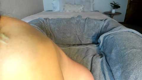 sexxylaurab @ chaturbate on 20251111