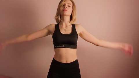 gwenkevwitch @ chaturbate on 20251112