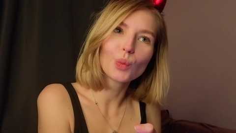 gwenkevwitch @ chaturbate on 20251113