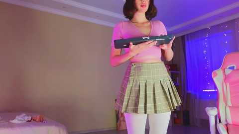 queenelia @ chaturbate on 20251113