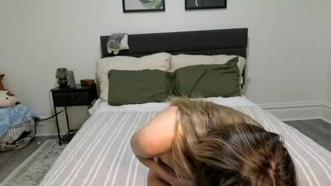 scarletterose_504259 @ chaturbate on 20251114