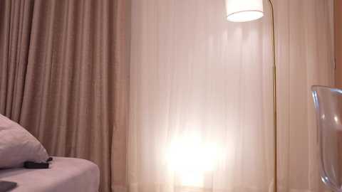pauline_7 @ chaturbate on 20251115