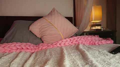 katyerave @ chaturbate on 20251116