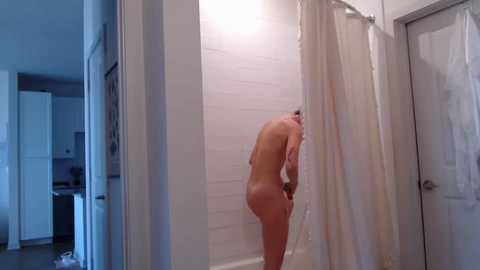 lilyyymonroee @ chaturbate on 20251116