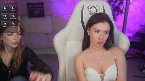 bright_diamonds_054 @ chaturbate on 20251117