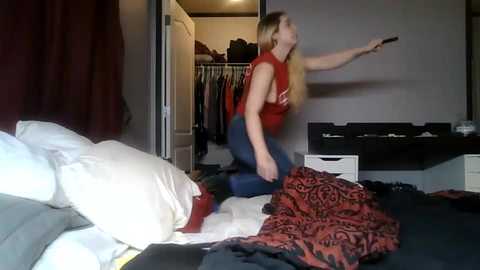 juneswallows @ chaturbate on 20251117