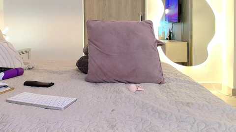 kathalove_1 @ chaturbate on 20251117