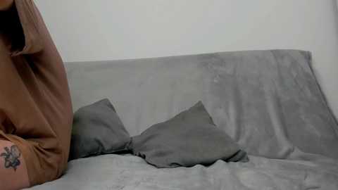 raveneusbiter @ chaturbate on 20251117